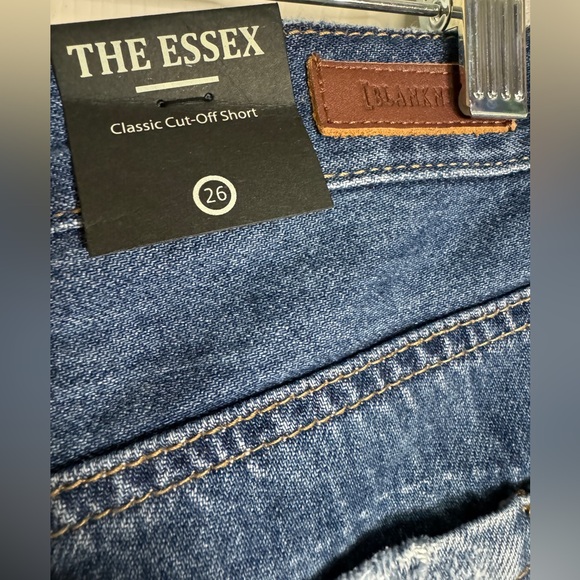 ☀️NWT! Blank NYC Distressed Shorts - Picture 4 of 8